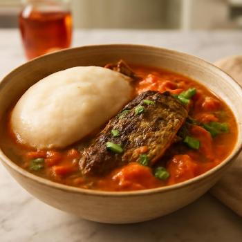 Fufu de Manioc et Soupe de Poisson