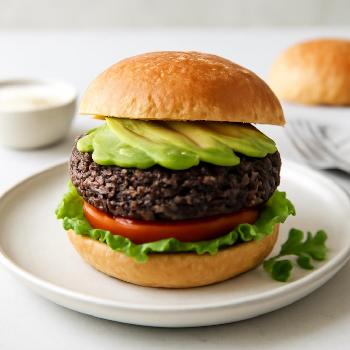 Burger Végétarien Express aux Haricots Noirs et Avocat