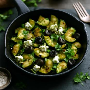 Poêlée Express Courgette, Feta et Olives : Un Goût de Méditerranée en un Temps Record