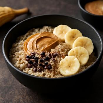 Bol de Petit-Déjeuner Végan Protéiné au Beurre de Cacahuète et Banane