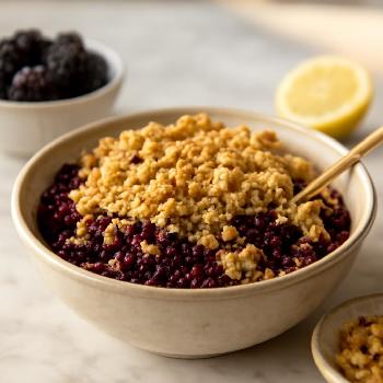 Crumble aux Mûres et Noisettes