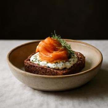 Canapés Élégants au Saumon Fumé et Crème d'Aneth