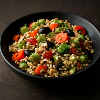 Salade d'orge et légumes frais