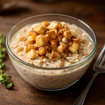 Avoine à coupe d'acier crémeuse aux pommes et à la cannelle