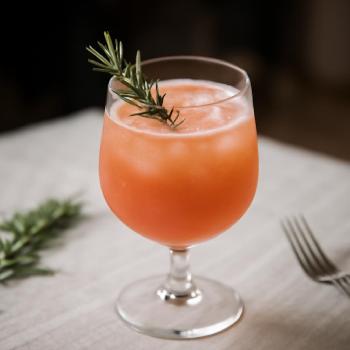 Mimosa au Pamplemousse et Romarin: Élégance Aromatique
