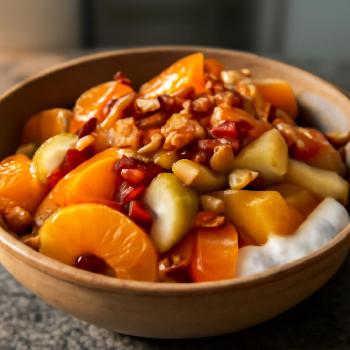 Salade de Fruits d'Hiver Vitaminée au Sirop d'Érable et Noix Croquantes