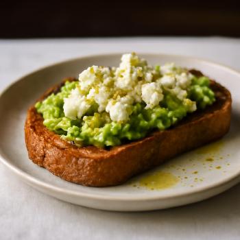Toast à l'avocat et feta, variations gourmandes