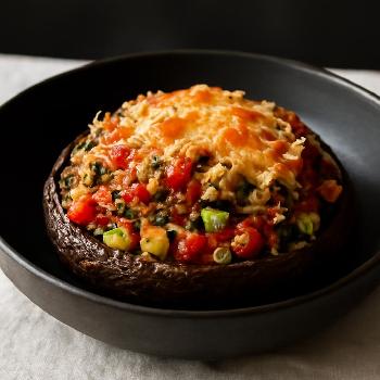 Gratin de Portobello Farcis aux Légumes et Quinoa