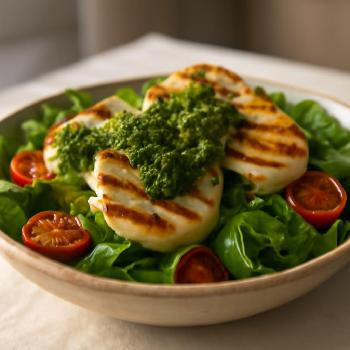 Mozzarella Fraîche Grillée au Pesto pour une Salade Estivale