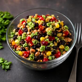 Salade de Quinoa aux Haricots Noirs et au Maïs, une Explosion de Saveurs!
