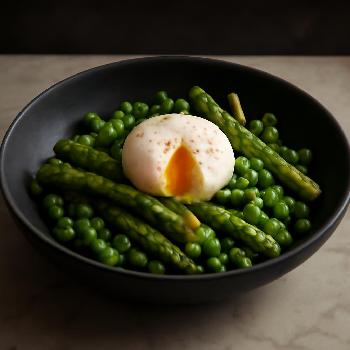 Salade tiède d'asperges, petits pois et œuf poché