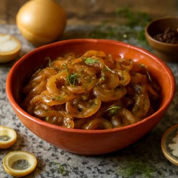 Oignons caramélisés à la perfection : La base d'une soupe riche en saveurs